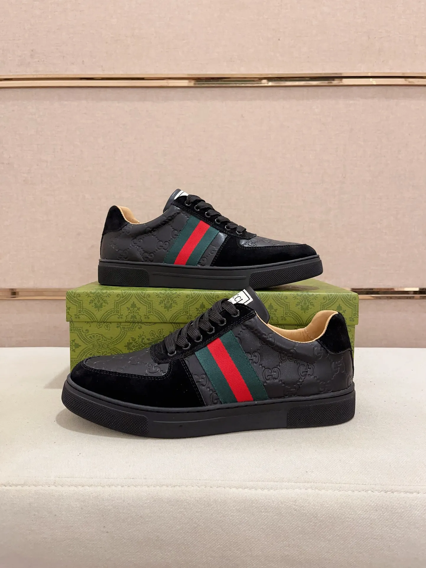 Men's clothing and shoes💰:440💰 (GUCCI) The latest model from the official website 🎁🎁Casual and fashionable men's shoes👟, hot style 💥The version is simple and elegant, exclusive for trendy men. Unique official website latest brand elements 👑Gucci original decoration, fashionable and generous, the fabric is original cowhide ✅sheepskin lining, the official website specifies wear-resistant casual outsole, the classic model is taken in kind at the counter🎬38-44 (45 is not returned or exchanged)